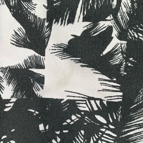 Fabletics Malibu Palm Tree Leggings - Picture 5 of 6